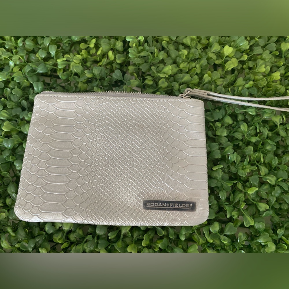 R + F silver clutch (Never used)